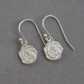 Nature inspired dangle earrings with silver roses