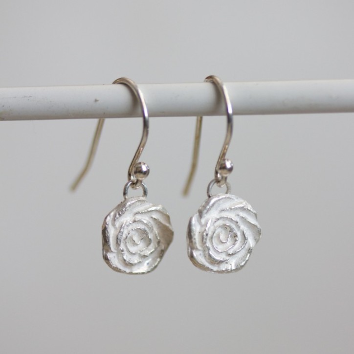 Nature inspired dangle earrings with silver roses