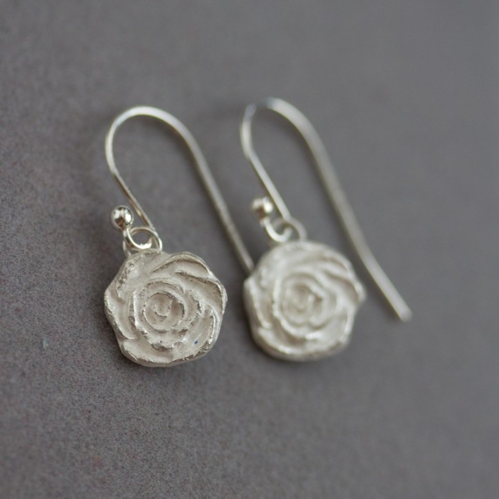 Nature inspired dangle earrings with silver roses