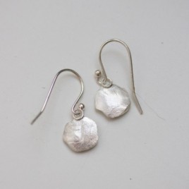 Nature inspired dangle earrings with silver roses