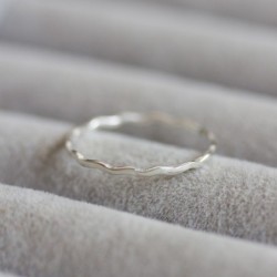 Skinny wave ring - tiny stackable ring