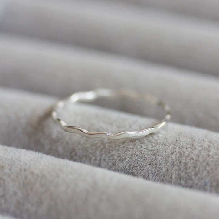 Skinny wave ring - tiny stackable ring Skinny wave ring - tiny stackable ring