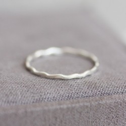 Skinny wave ring - tiny stackable ring