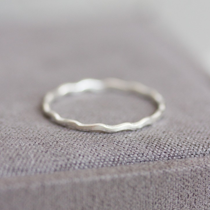 Skinny wave ring - tiny stackable ring Skinny wave ring - tiny stackable ring