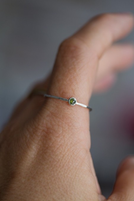 Green Diamond - stackable ring with 3mm rose cut diamond