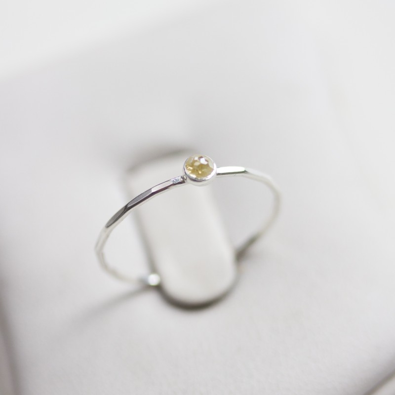Pale yellow Diamond - stackable ring with 3mm rose cut diamond