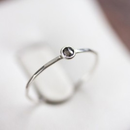 Salt and Pepper Diamond - stackable ring with 3mm rose cut diamond