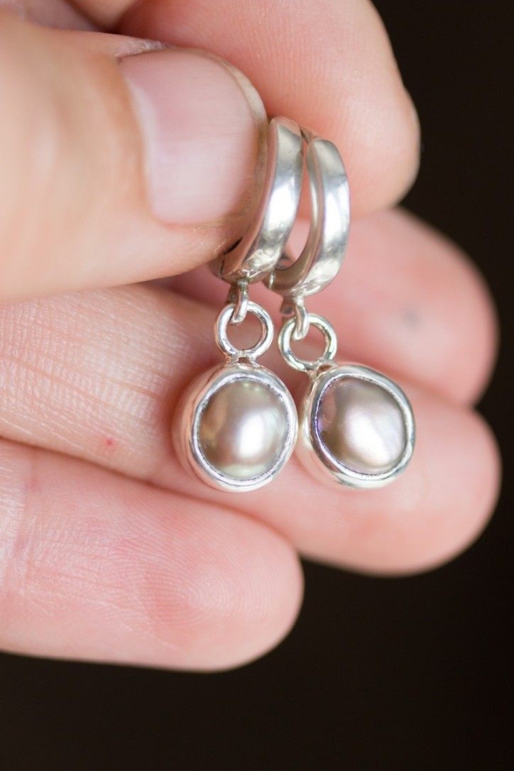 Grey freshwater Pearl earrings, sterling silver Grey freshwater Pearl earrings, sterling silver