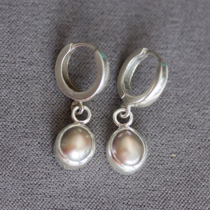 Grey freshwater Pearl earrings, sterling silver Grey freshwater Pearl earrings, sterling silver