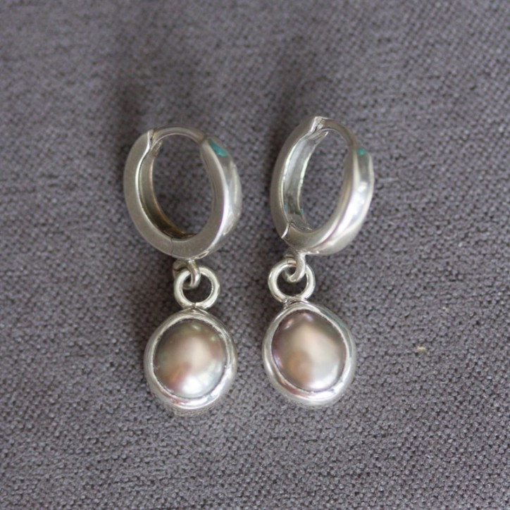 Grey freshwater Pearl earrings, sterling silver Grey freshwater Pearl earrings, sterling silver