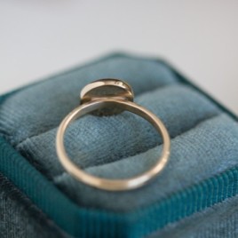 Dendritic agate ring, round, solid gold