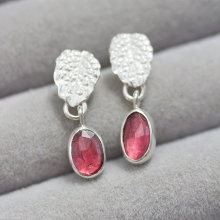 Garnet and leaves earrings in sterling silver