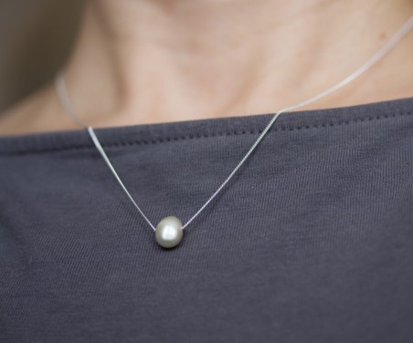 Sterling silver necklace with a keshi pearl bead