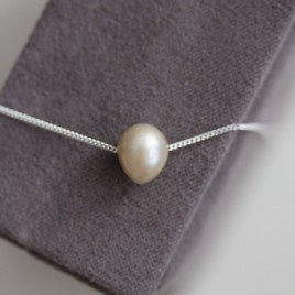 Sterling silver necklace with a keshi pearl bead