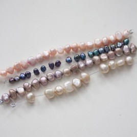Sterling silver necklace with a keshi pearl bead