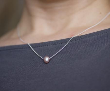 Sterling silver necklace with a pink keshi pearl bead