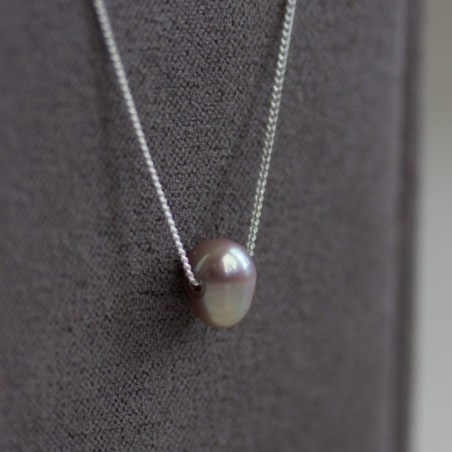 Sterling silver necklace with a pink-grey pearl bead