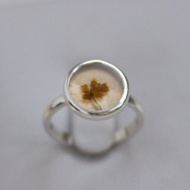 Dendritic agate ring, round
