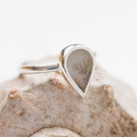 Dendritic agate ring, drop