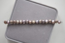 Sterling silver necklace with a pink-grey pearl bead
